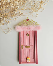 Cargar imagen en el visor de la galería, Puerta del Ratoncito Pérez (Modelo Princesas)
