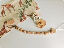 Cargar imagen en el visor de la galería, Chupeteros Personalizados Letras de madera