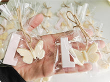 Cargar imagen en el visor de la galería, Jabones Iniciales XL + Figura Pequeña