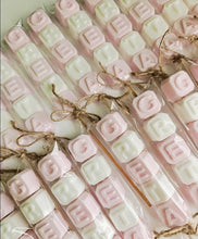 Cargar imagen en el visor de la galería, Jabones Personalizados Brocheta