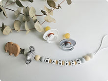 Cargar imagen en el visor de la galería, Chupeteros primera etapa conejo/elefante crochet