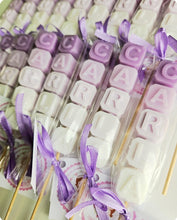 Cargar imagen en el visor de la galería, Jabones Personalizados Brocheta