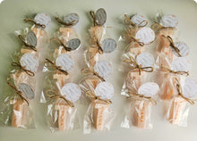 Cargar imagen en el visor de la galería, Jabones Letras XL