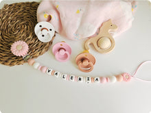 Cargar imagen en el visor de la galería, Chupetero Personalizado ( Modelo Margaritas )