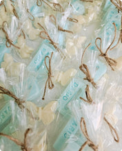 Cargar imagen en el visor de la galería, Jabones Iniciales XL + Figura Pequeña