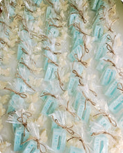 Cargar imagen en el visor de la galería, Jabones Iniciales XL + Figura Pequeña