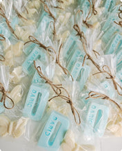 Cargar imagen en el visor de la galería, Jabones Iniciales XL + Figura Pequeña