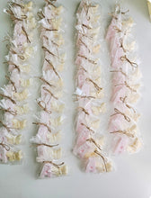 Cargar imagen en el visor de la galería, Jabones Iniciales XL + Figura Pequeña