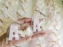 Cargar imagen en el visor de la galería, Jabones Iniciales XL + Figura Pequeña