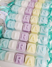 Cargar imagen en el visor de la galería, Jabones Personalizados Caramelo