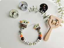 Cargar imagen en el visor de la galería, Chupetero Personalizado ( Modelo Yoda )