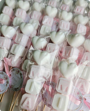 Cargar imagen en el visor de la galería, Jabones Personalizados Brocheta+ Figura