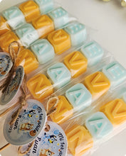 Cargar imagen en el visor de la galería, Jabones Personalizados Brocheta