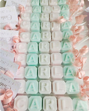 Cargar imagen en el visor de la galería, Jabones Personalizados Caramelo