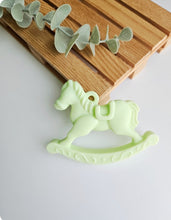 Cargar imagen en el visor de la galería, Jabón Caballo balancín