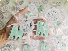 Cargar imagen en el visor de la galería, Jabones Iniciales XL + Figura Pequeña