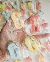 Cargar imagen en el visor de la galería, Jabones Letras XL