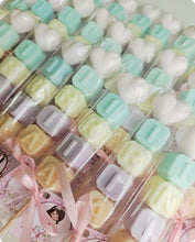 Cargar imagen en el visor de la galería, Jabones Personalizados Brocheta+ Figura