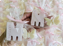 Cargar imagen en el visor de la galería, Jabones Iniciales XL + Figura Pequeña