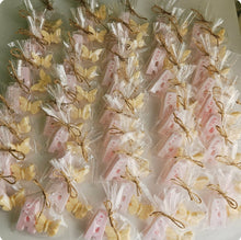 Cargar imagen en el visor de la galería, Jabones Iniciales XL + Figura Pequeña