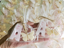 Cargar imagen en el visor de la galería, Jabones Iniciales XL + Figura Pequeña