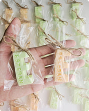 Cargar imagen en el visor de la galería, Jabones Letras XL