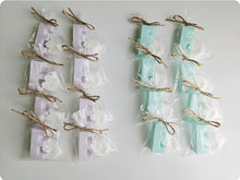 Cargar imagen en el visor de la galería, Jabones Iniciales XL + Figura Pequeña