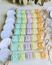 Cargar imagen en el visor de la galería, Jabones Personalizados Caramelo