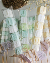 Cargar imagen en el visor de la galería, Jabones Personalizados Brocheta