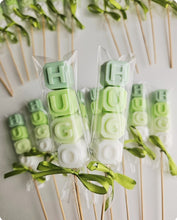 Cargar imagen en el visor de la galería, Jabones Personalizados Brocheta