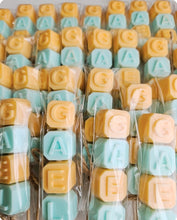 Cargar imagen en el visor de la galería, Jabones Personalizados Brocheta