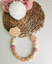 Cargar imagen en el visor de la galería, Chupeteros Personalizados Letras de madera