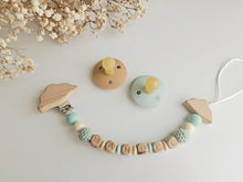 Cargar imagen en el visor de la galería, Chupeteros Personalizados Letras de madera