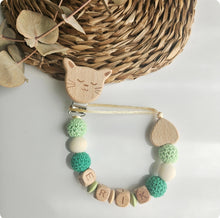 Cargar imagen en el visor de la galería, Chupeteros Personalizados Letras de madera