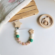 Cargar imagen en el visor de la galería, Chupeteros Personalizados Letras de madera