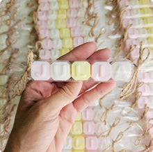 Cargar imagen en el visor de la galería, Jabones Personalizados Caramelo