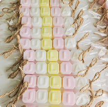 Cargar imagen en el visor de la galería, Jabones Personalizados Caramelo