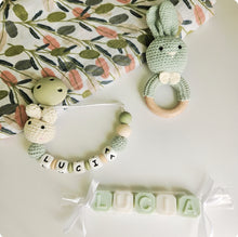 Cargar imagen en el visor de la galería, Chupeteros primera etapa conejo/elefante crochet