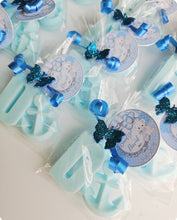 Cargar imagen en el visor de la galería, Jabones Iniciales XL + Figura Pequeña