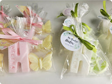 Cargar imagen en el visor de la galería, Jabones Iniciales XL + Figura Pequeña