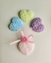 Cargar imagen en el visor de la galería, Jabón Corazón de rosas