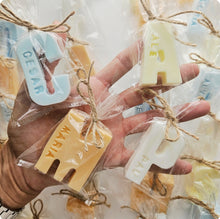 Cargar imagen en el visor de la galería, Jabones Letras XL