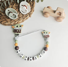 Cargar imagen en el visor de la galería, Chupetero Personalizado ( Modelo Yoda )