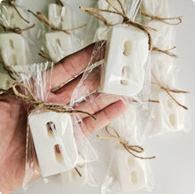 Cargar imagen en el visor de la galería, Jabones Letras XL