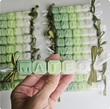 Cargar imagen en el visor de la galería, Jabones Personalizados Caramelo