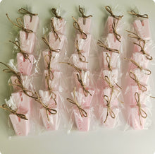 Cargar imagen en el visor de la galería, Jabones Letras XL