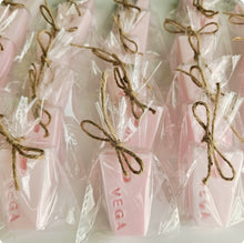 Cargar imagen en el visor de la galería, Jabones Letras XL