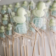 Cargar imagen en el visor de la galería, Brochetas Figura + Inicial