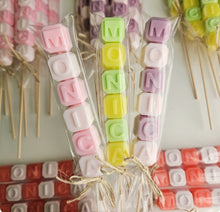 Cargar imagen en el visor de la galería, Jabones Personalizados Brocheta