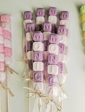 Cargar imagen en el visor de la galería, Jabones Personalizados Brocheta